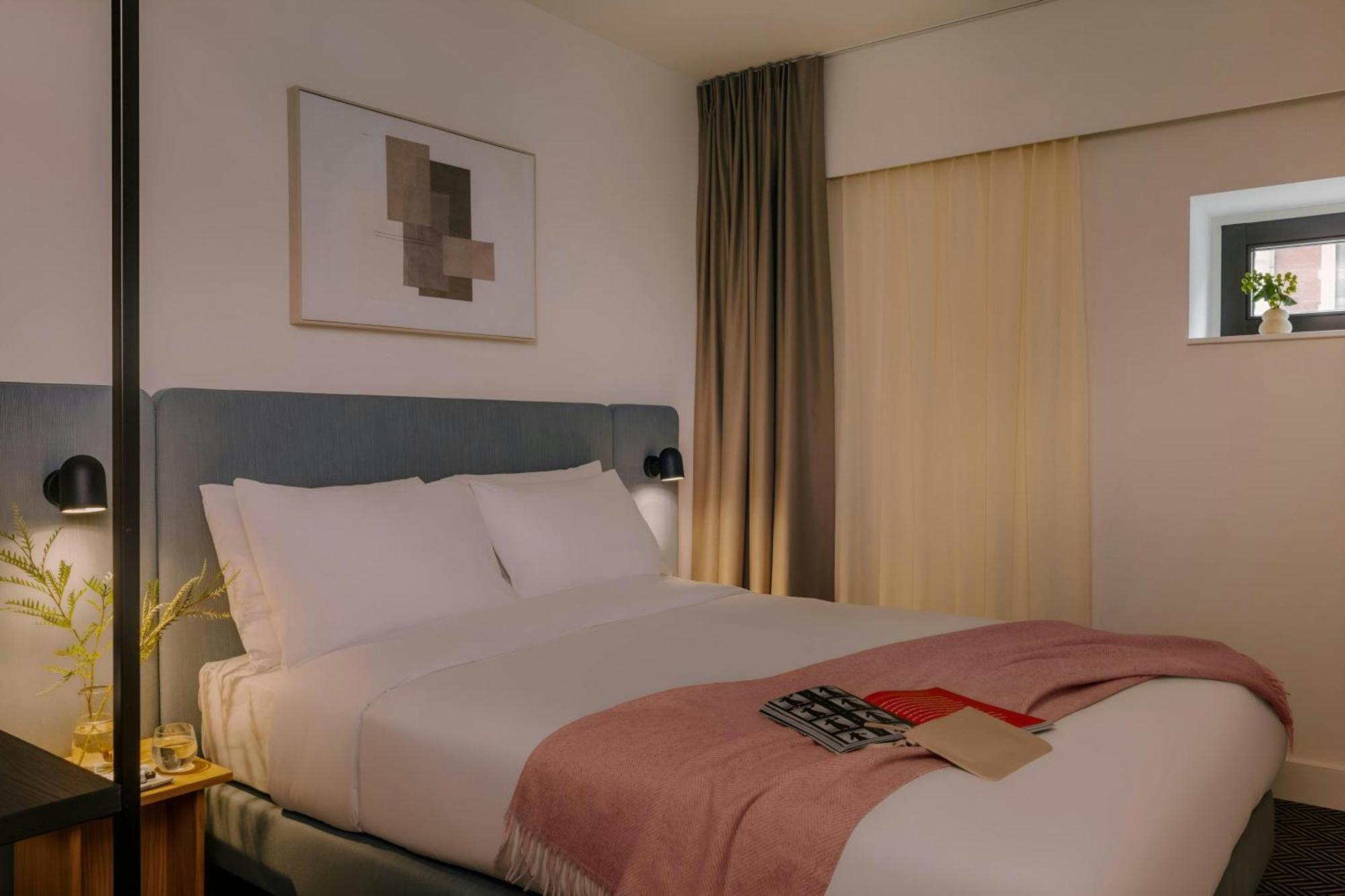 Comfort Twin Room Semi Basement